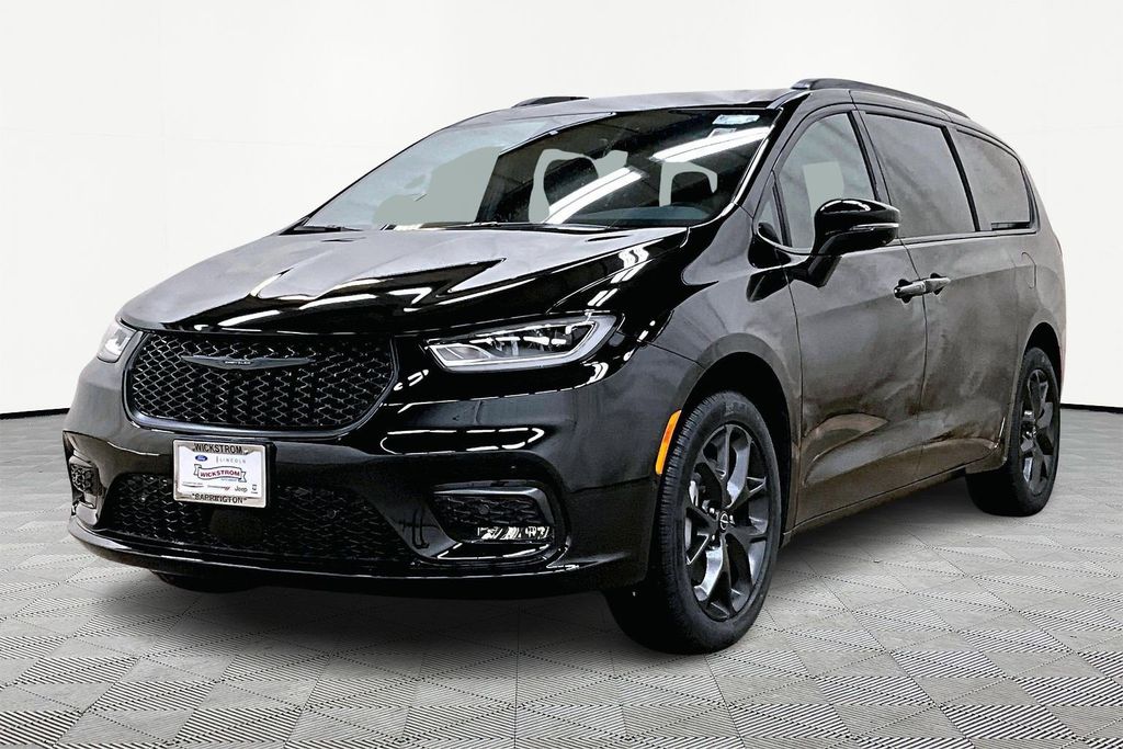 2026 Chrysler Pacifica Select AWD's photo