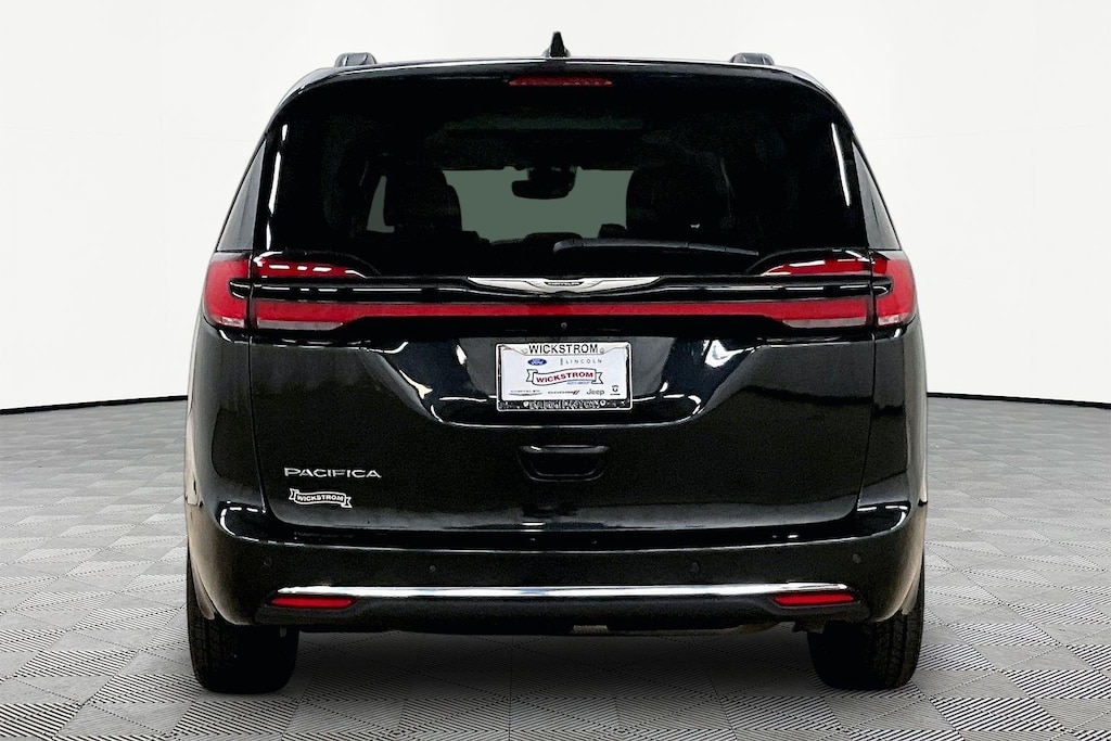 Used 2022 Chrysler Pacifica Limited Van Passenger Van