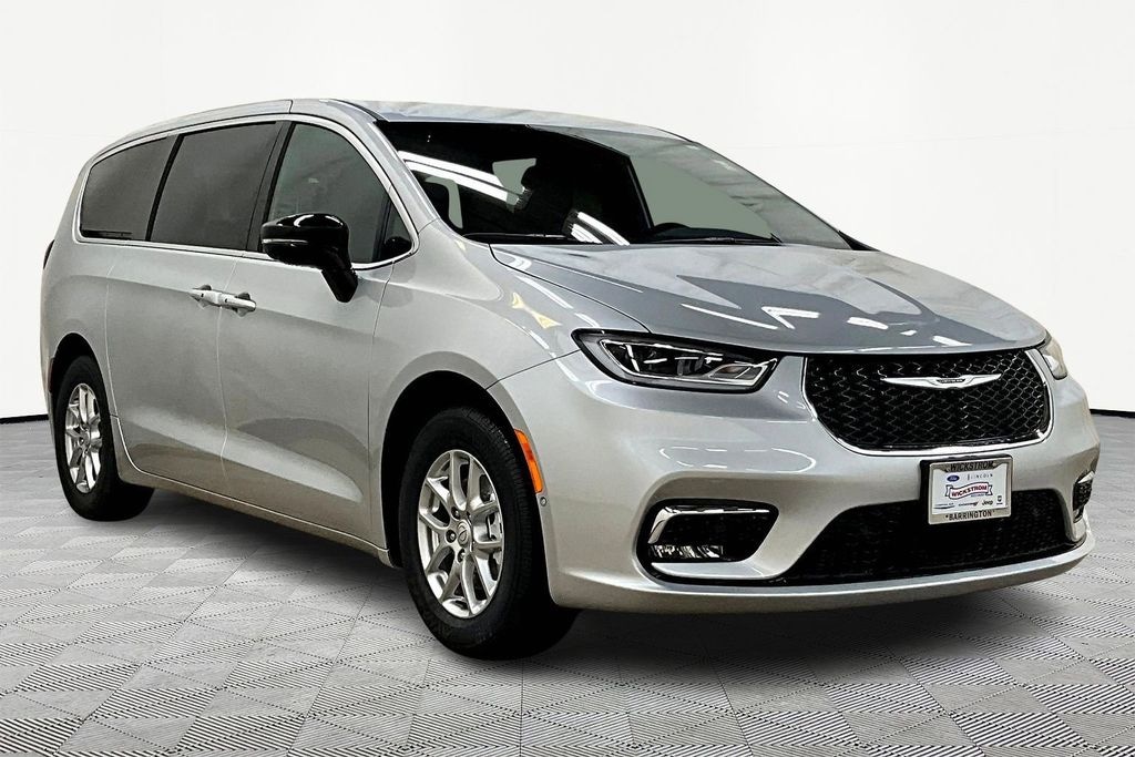 New 2026 Chrysler Pacifica SELECT Passenger Van