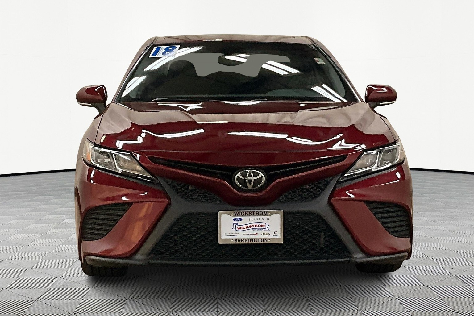 2018 Toyota Camry SE photo 3