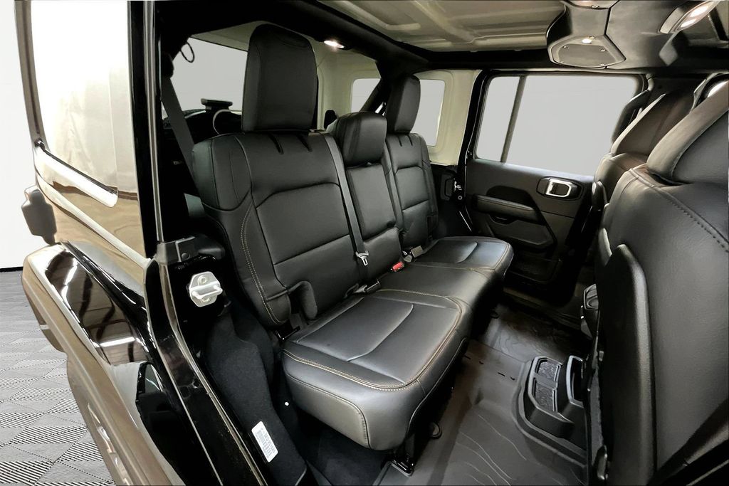 2026 Jeep Wrangler 4-Door Sahara - Photo 12