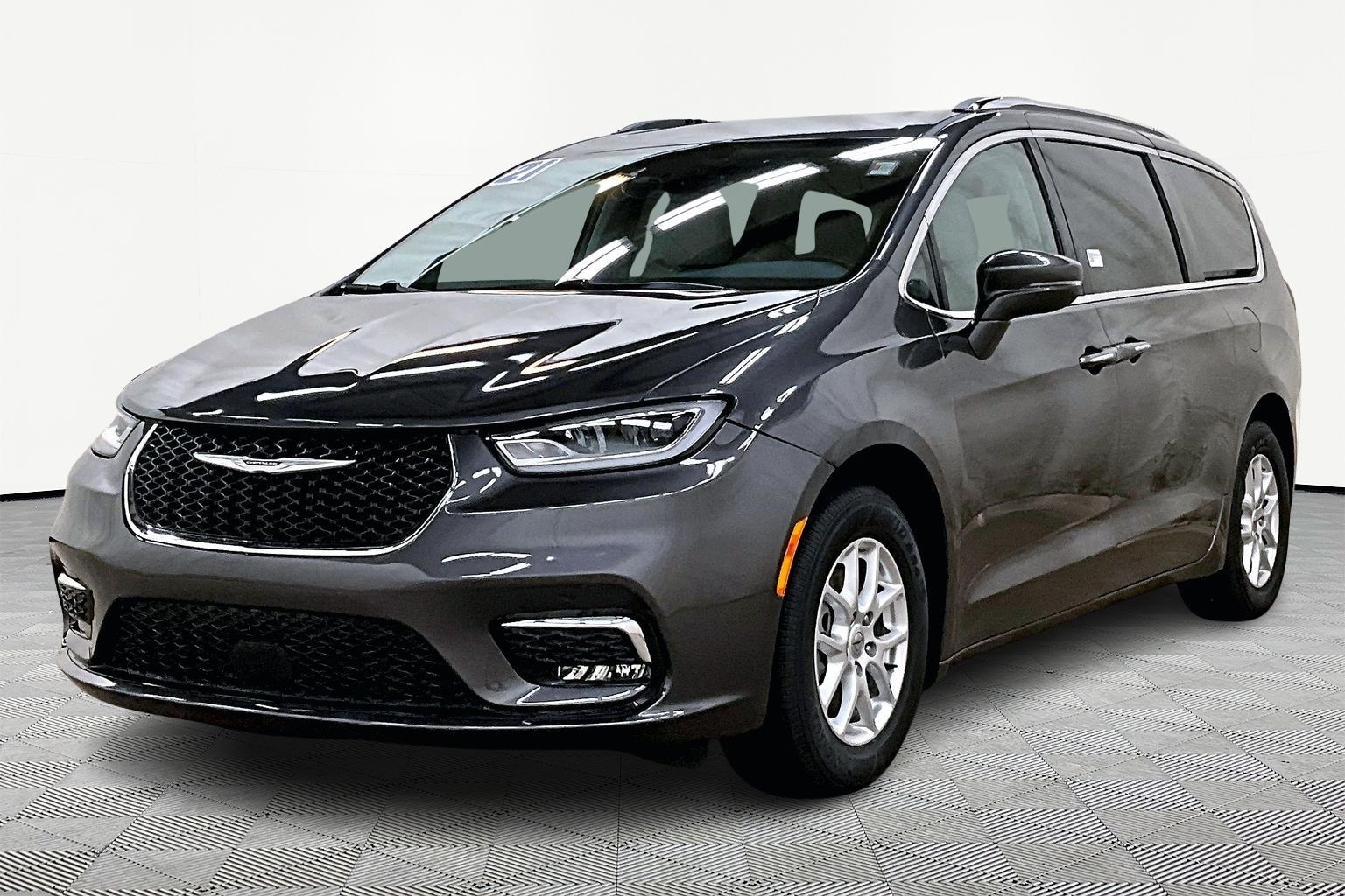 2021 Chrysler Pacifica Touring L's photo