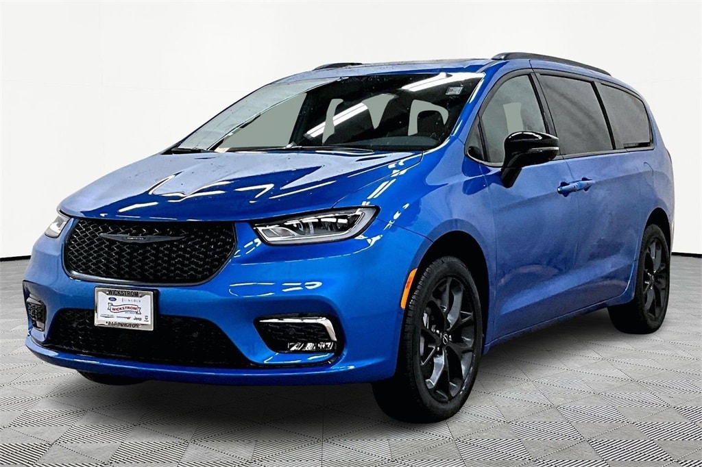 2026 Chrysler Pacifica Limited's photo