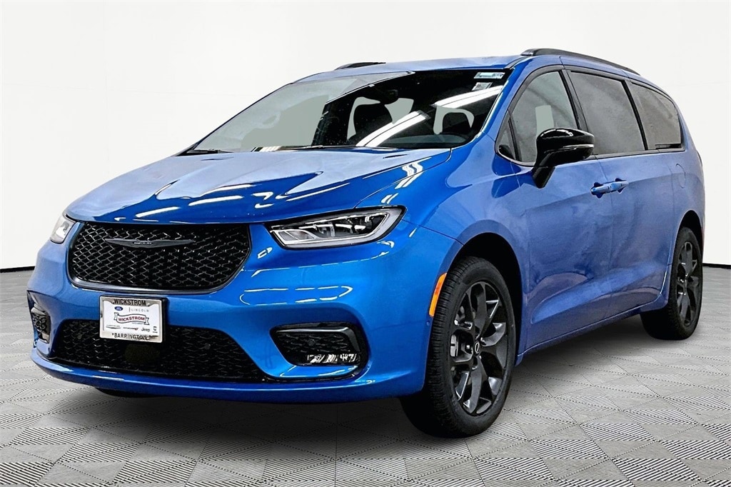 2026 Chrysler Pacifica Select's photo