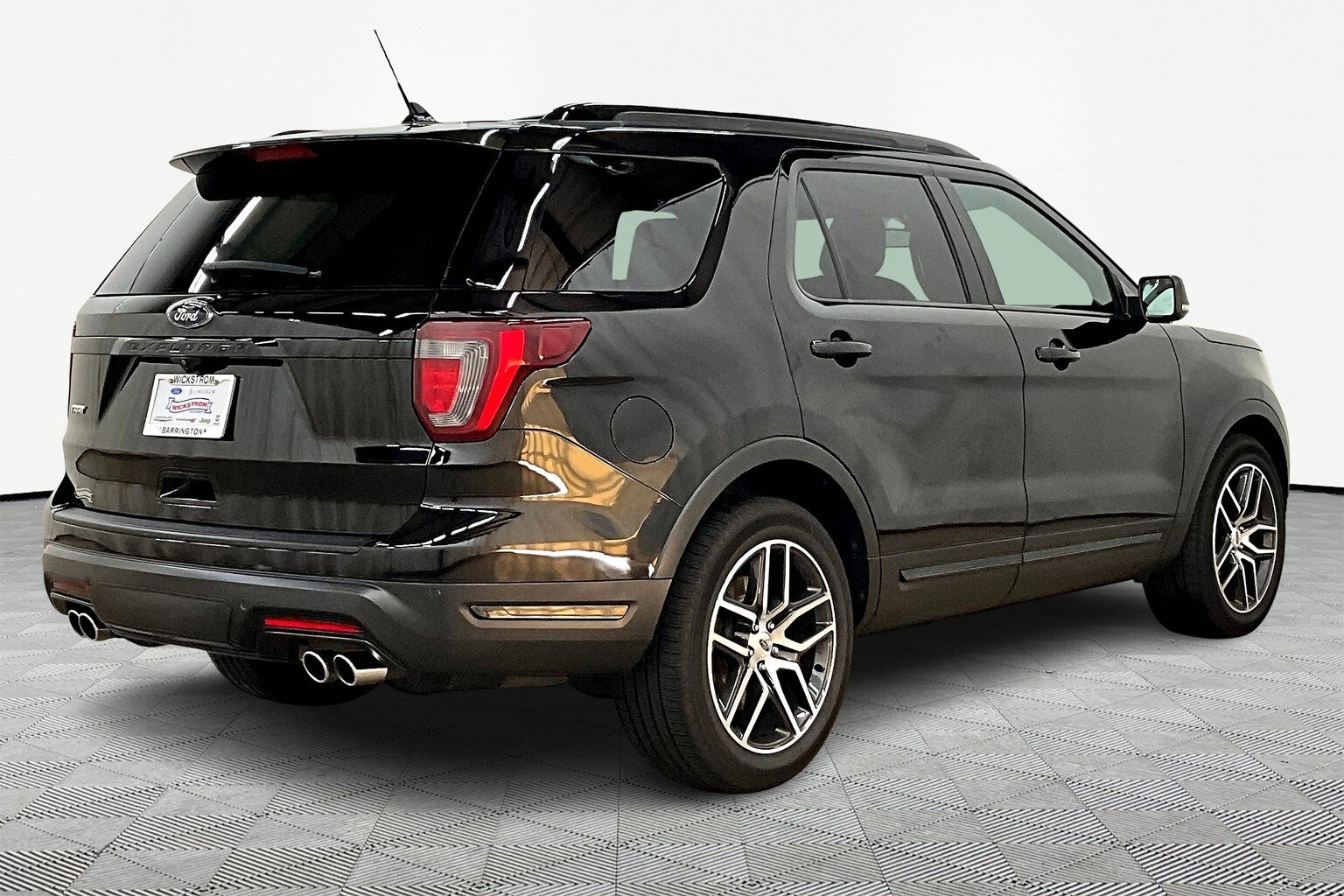 2019 Ford Explorer Sport photo 2