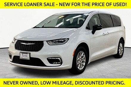 New 2026 Chrysler Pacifica Select Passenger Van Barrington Illinois