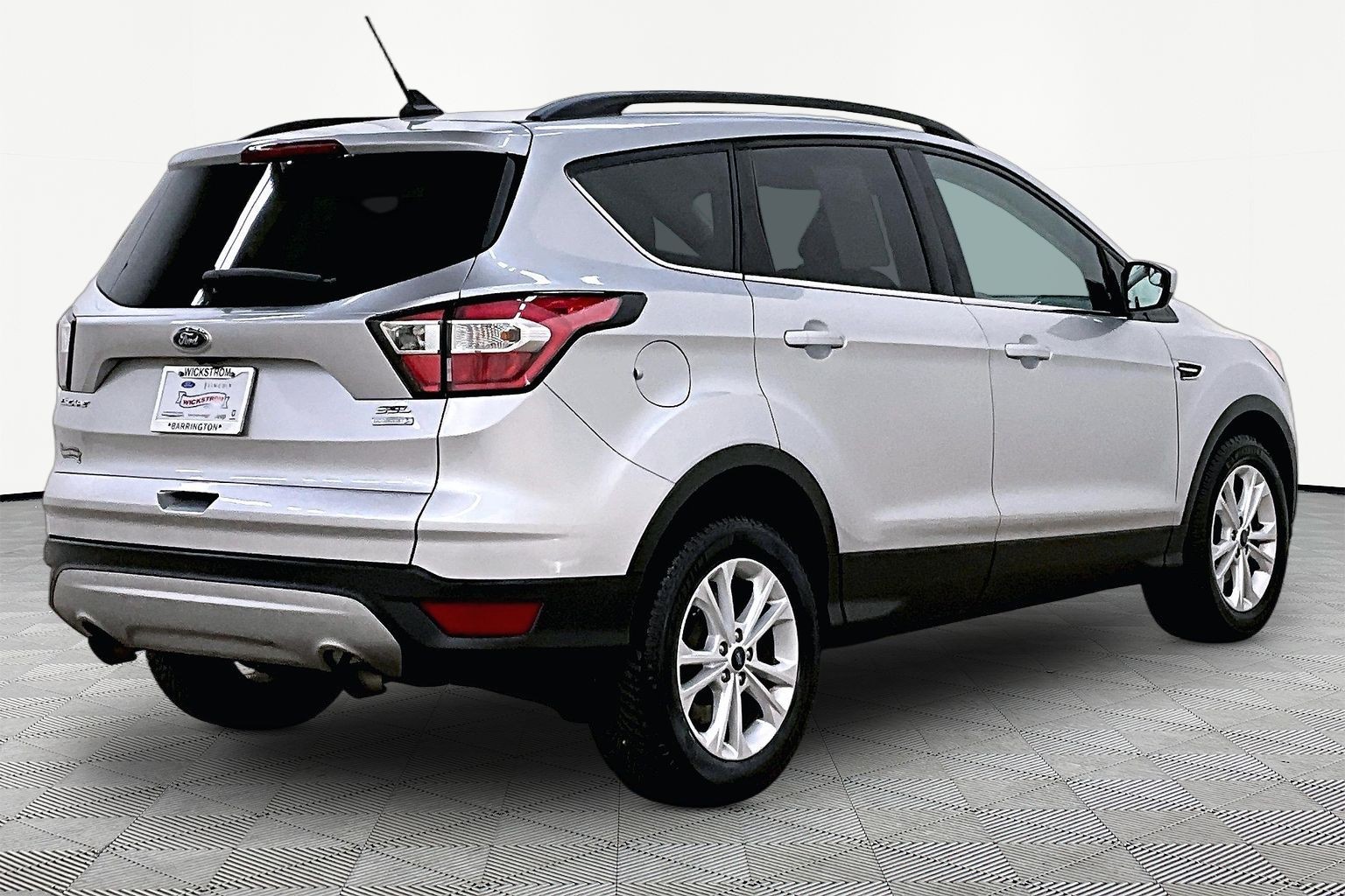 Used 2018 Ford Escape SEL with VIN 1FMCU0HD4JUB68724 for sale in Barrington, IL