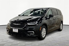 2026 Chrysler Pacifica Select Passenger Van