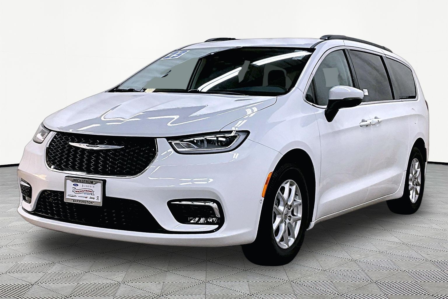 2023 Chrysler Pacifica Touring L's photo