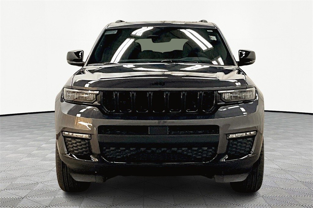2025 Jeep Grand Cherokee Limited photo 2