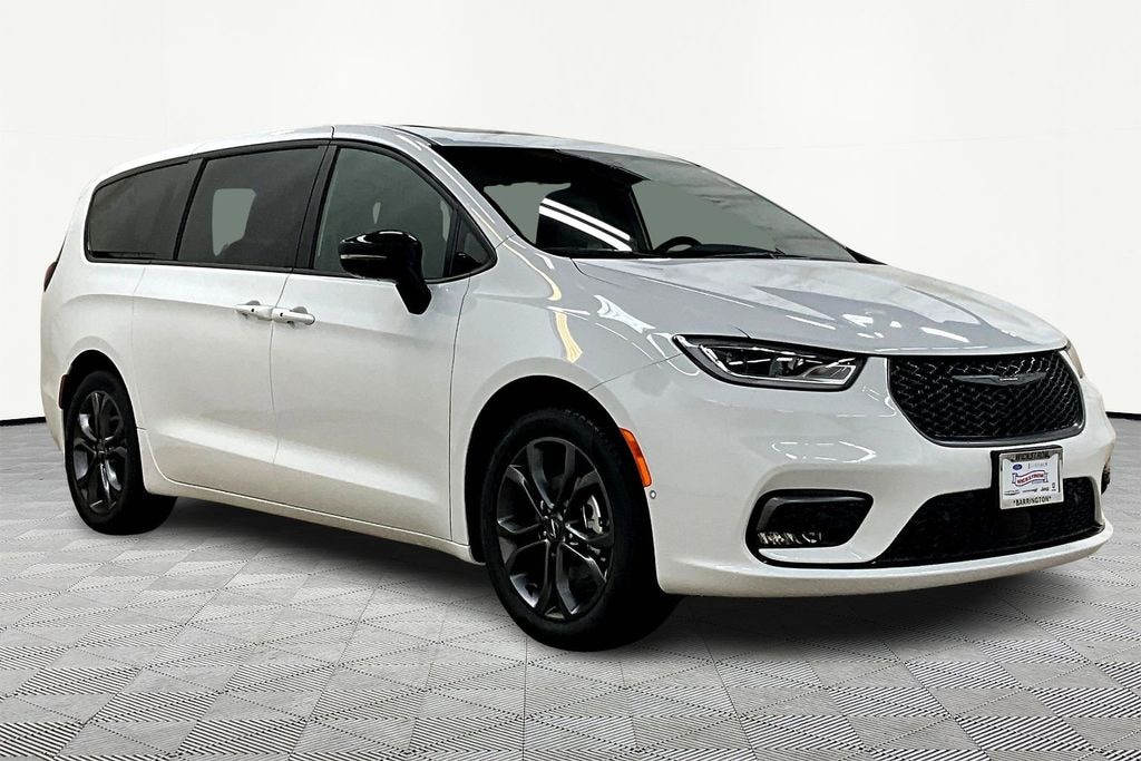 New 2026 Chrysler Pacifica Select Passenger Van