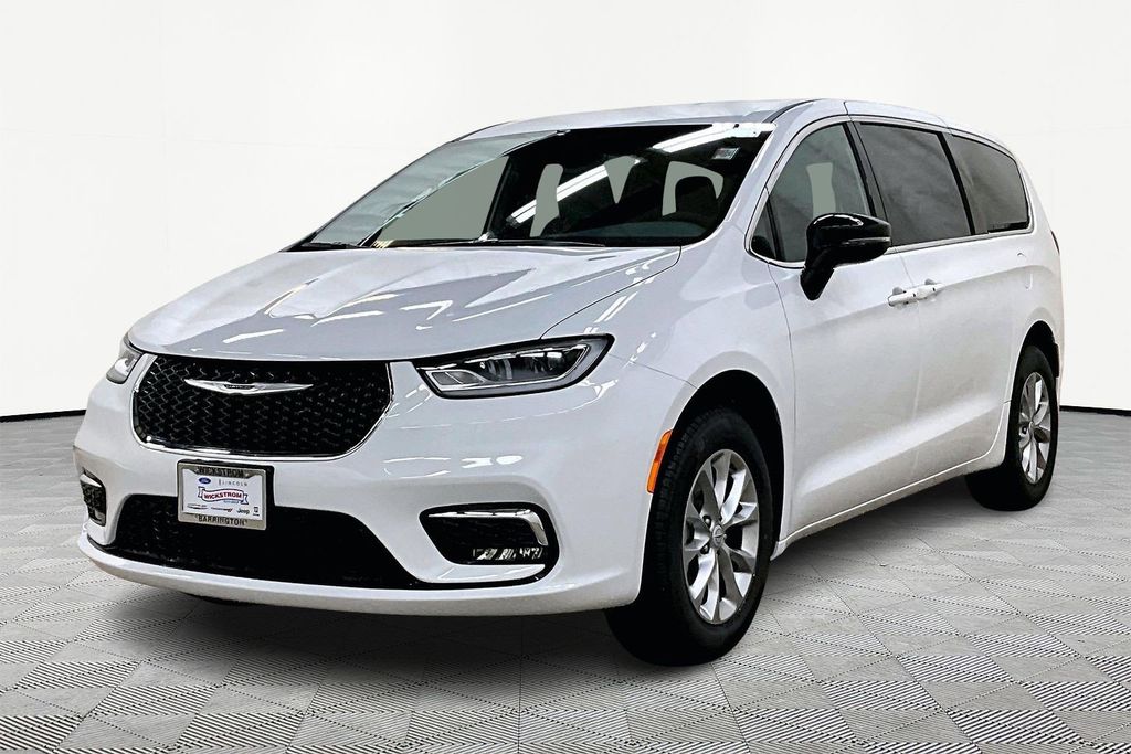 2026 Chrysler Pacifica Select AWD's photo