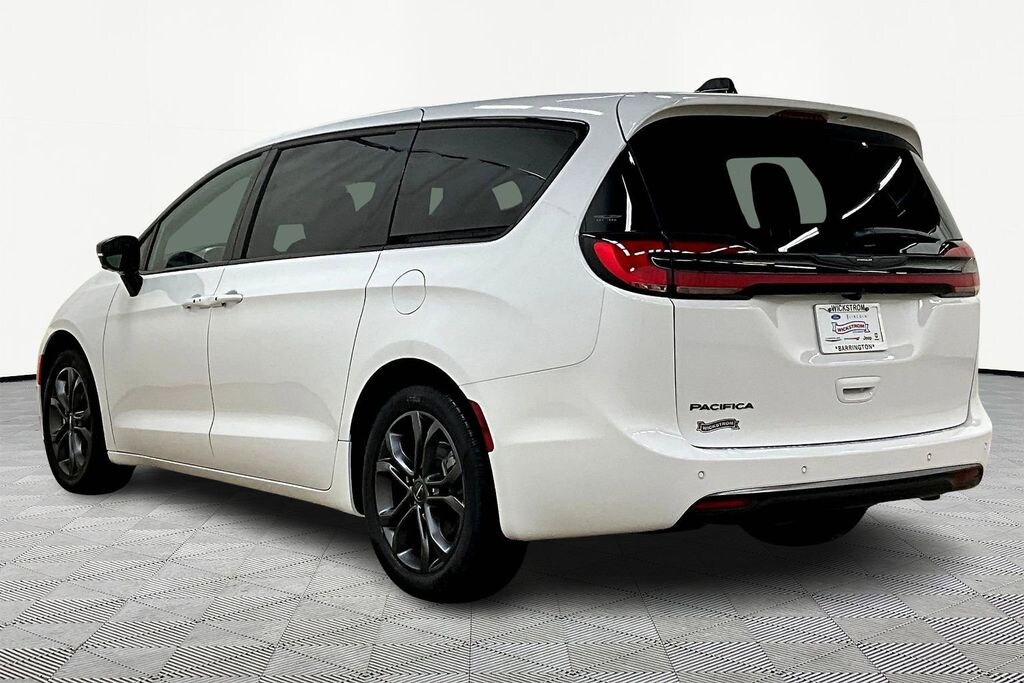 New 2026 Chrysler Pacifica Select Passenger Van