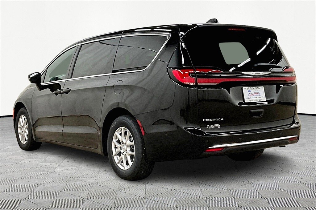 2025 Chrysler Pacifica photo 3