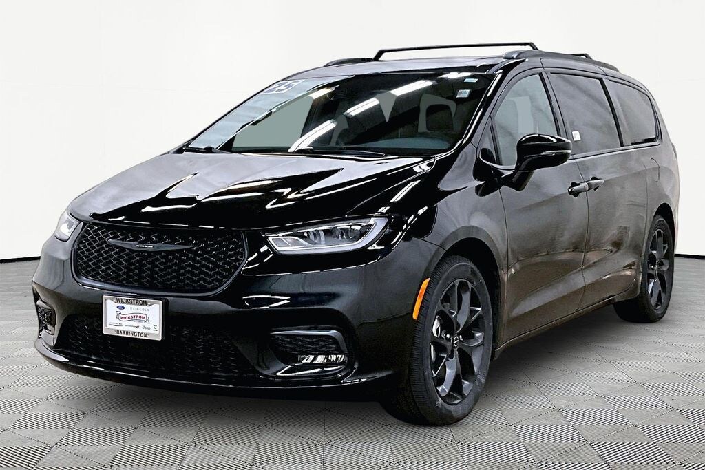 Used 2025 Chrysler Pacifica Limited Van Passenger Van
