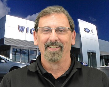 Staff member Todd Mathis from ID_2ff883