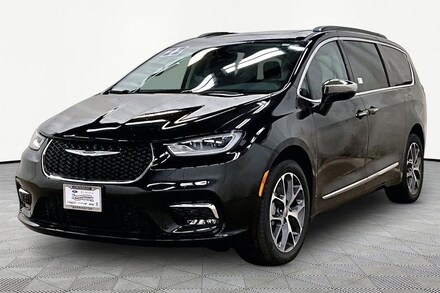 2022 Chrysler Pacifica Limited Van Passenger Van
