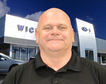 Staff member John Usyak from ID_8cf543