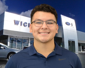 Staff member Alex Lopez from ID_77ad24