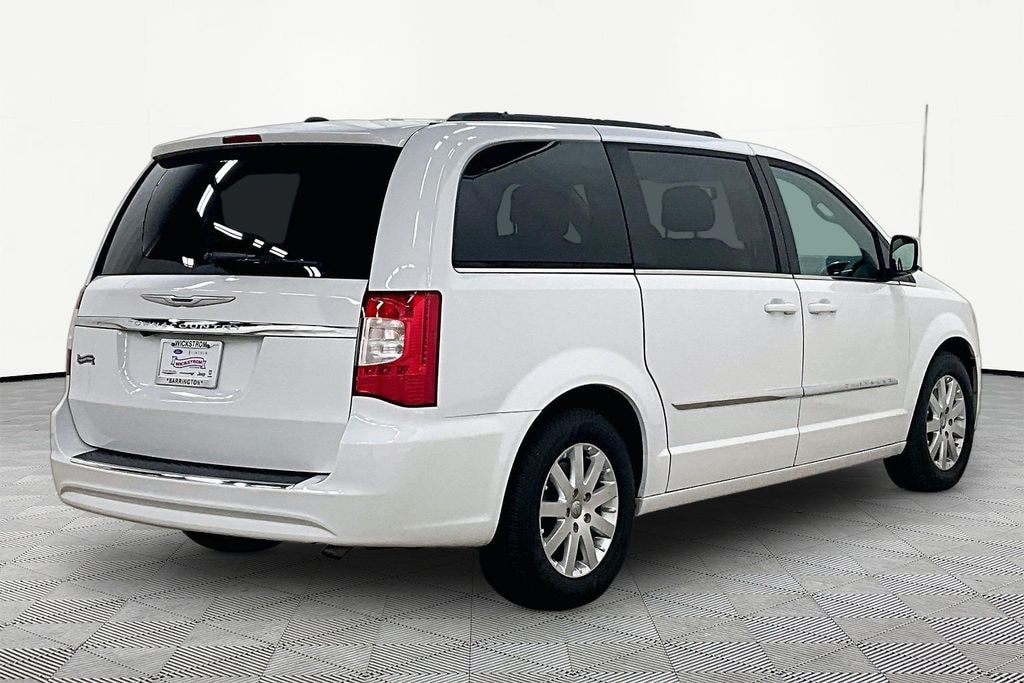 Used 2016 Chrysler Town & Country Touring Minivan/Van