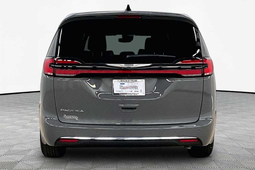 Used 2025 Chrysler Pacifica Select Minivan/Van
