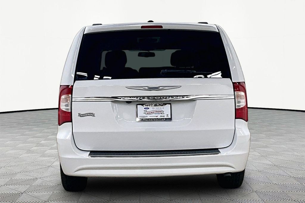 Used 2016 Chrysler Town & Country Touring Minivan/Van