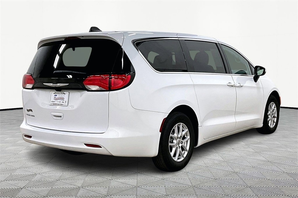 Used 2022 Chrysler Voyager LX Minivan/Van