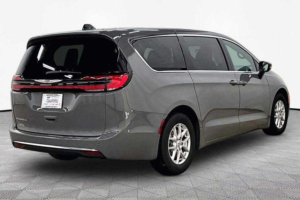 Used 2025 Chrysler Pacifica Select Minivan/Van