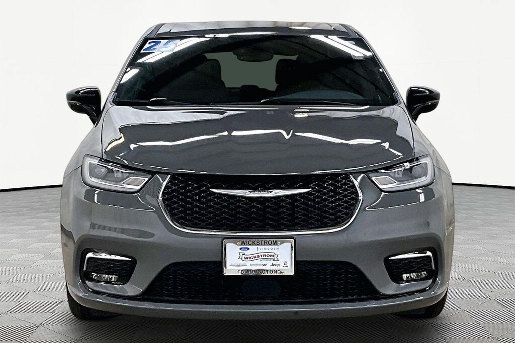 Used 2025 Chrysler Pacifica Select Minivan/Van