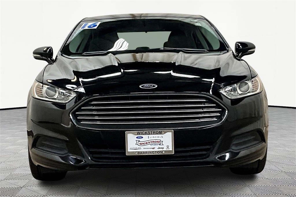Used 2016 Ford Fusion SE Sedan