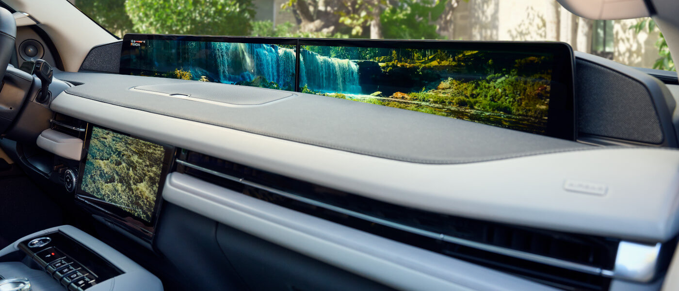 2027 Lincoln Navigator infotainment system and dashboard