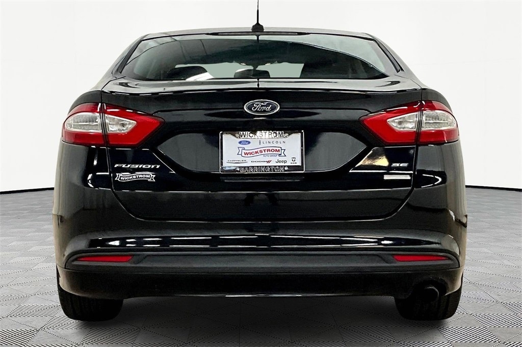 Used 2016 Ford Fusion SE Sedan