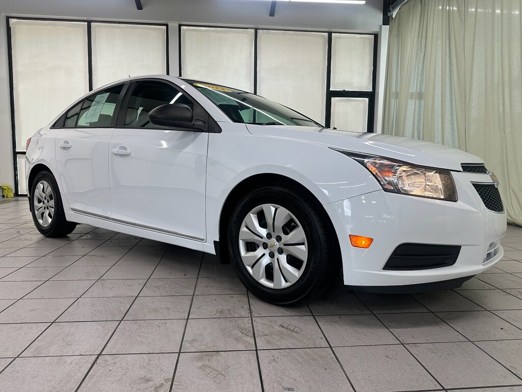 2014 Chevrolet Cruze LS photo 3