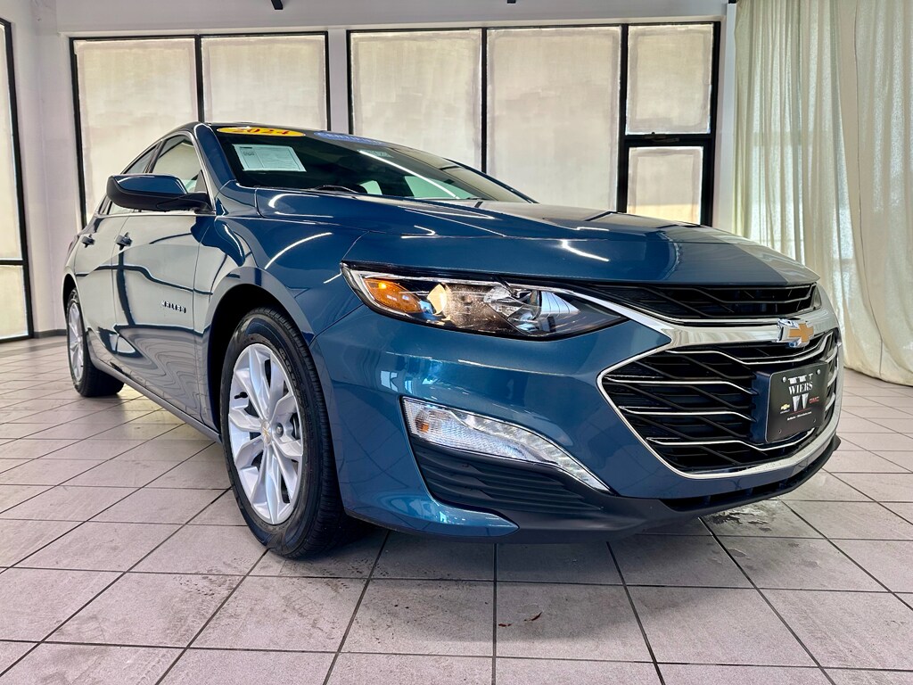 2024 Chevrolet Malibu 1LT photo 2