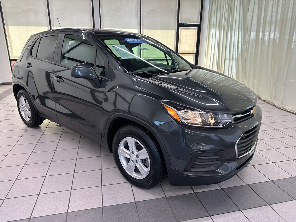 2020 Chevrolet Trax LS photo 2