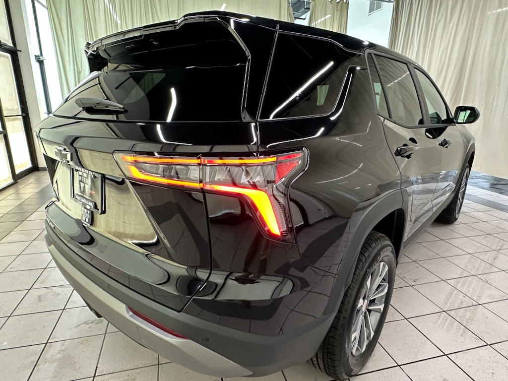 2027 Chevrolet Equinox LT - Photo 8