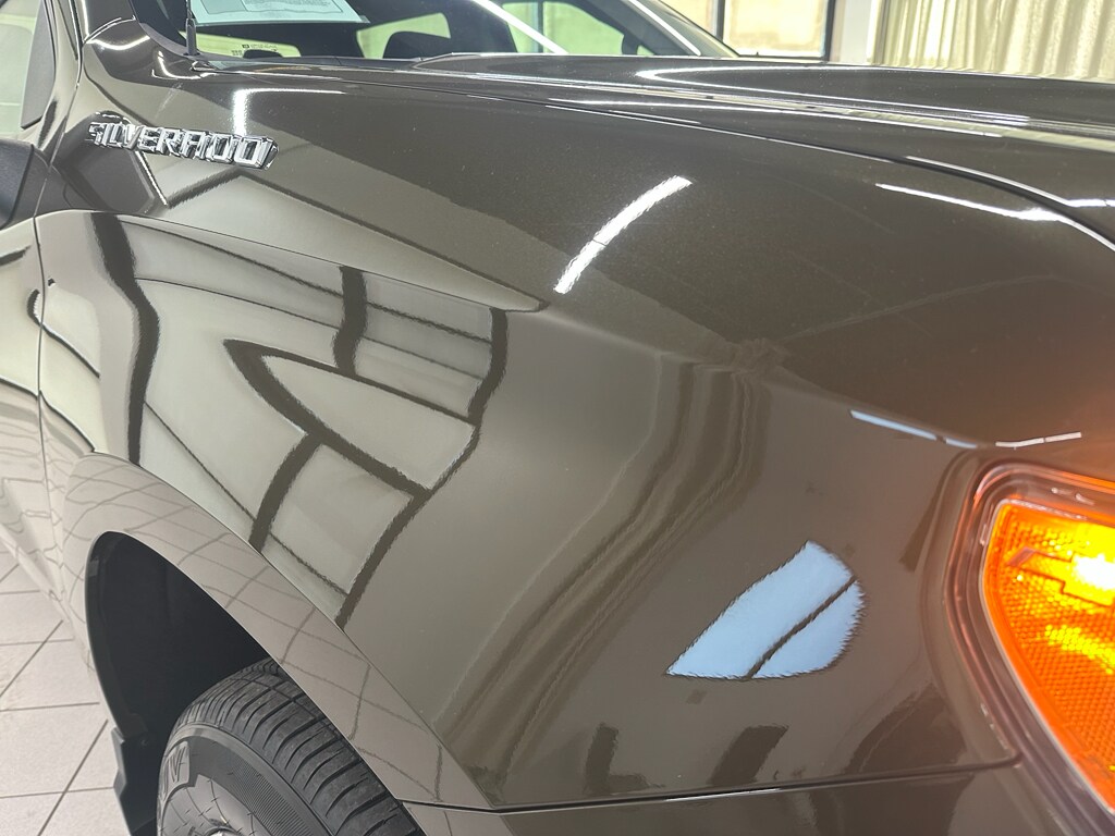 2023 Chevrolet Silverado 1500 LT photo 3