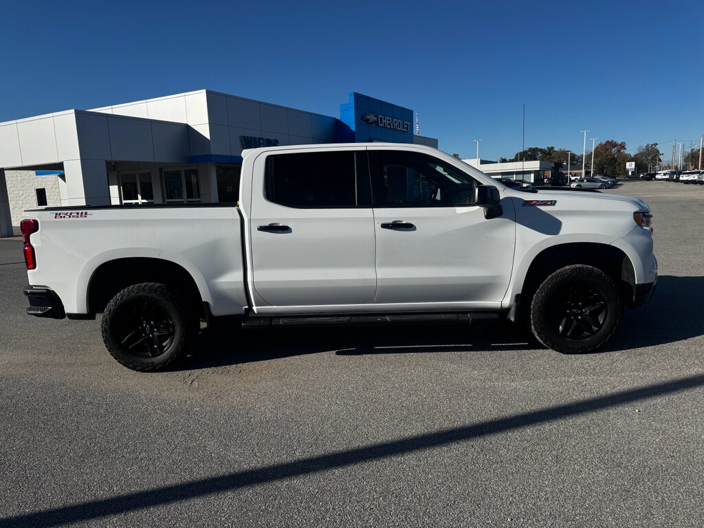 2024 Chevrolet Silverado 1500 LT Trail Boss photo 2