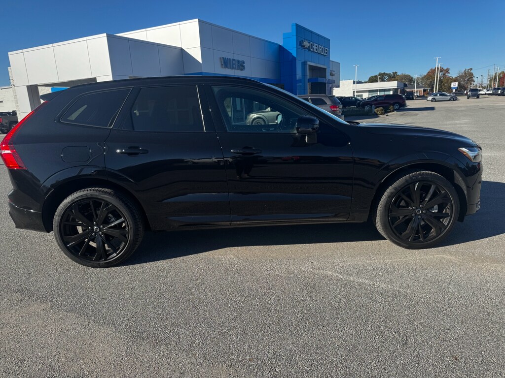 2024 Volvo XC60 Ultimate Black Edition photo 2