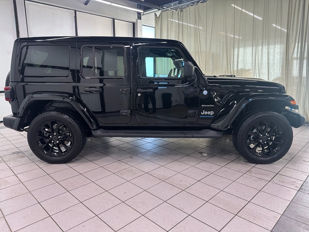 2024 Jeep Wrangler 4xe Sahara photo 3