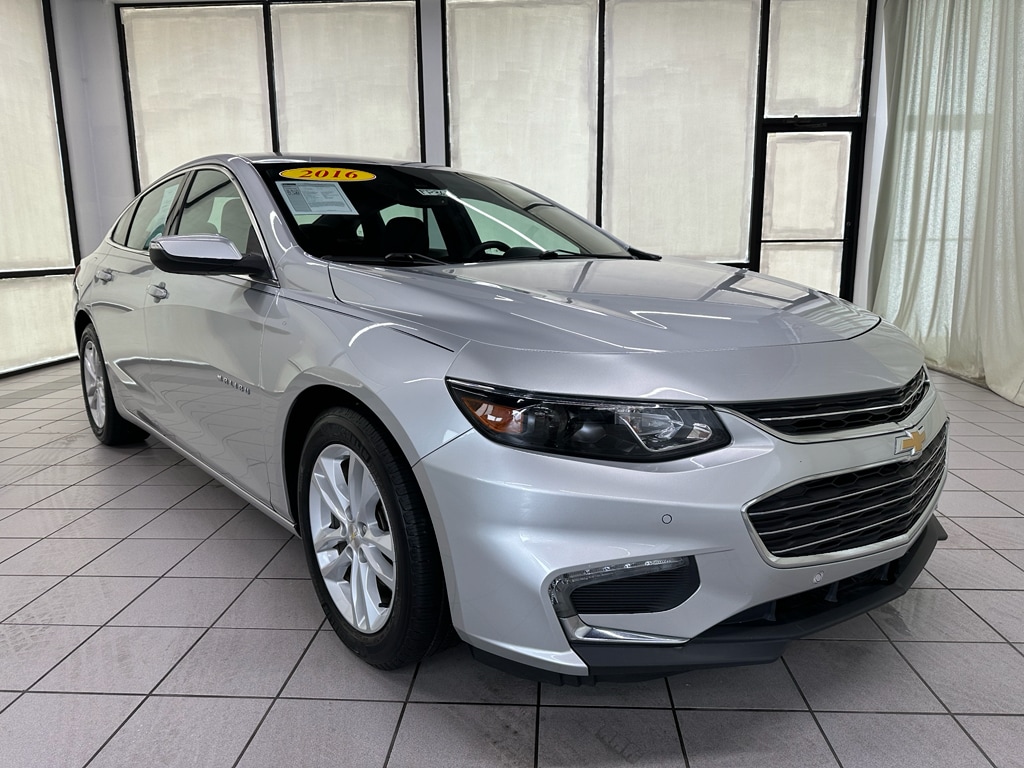 Used 2016 Chevrolet Malibu 1LT with VIN 1G1ZE5ST8GF267206 for sale in Demotte, IN