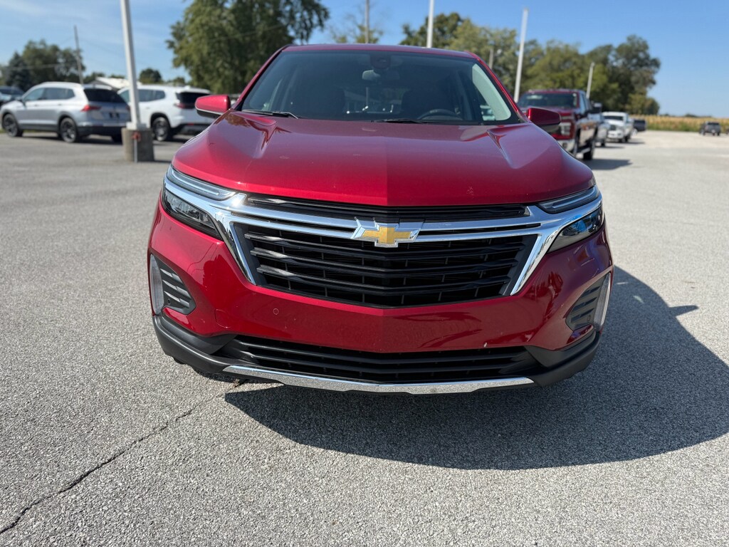 2024 Chevrolet Equinox LT photo 2