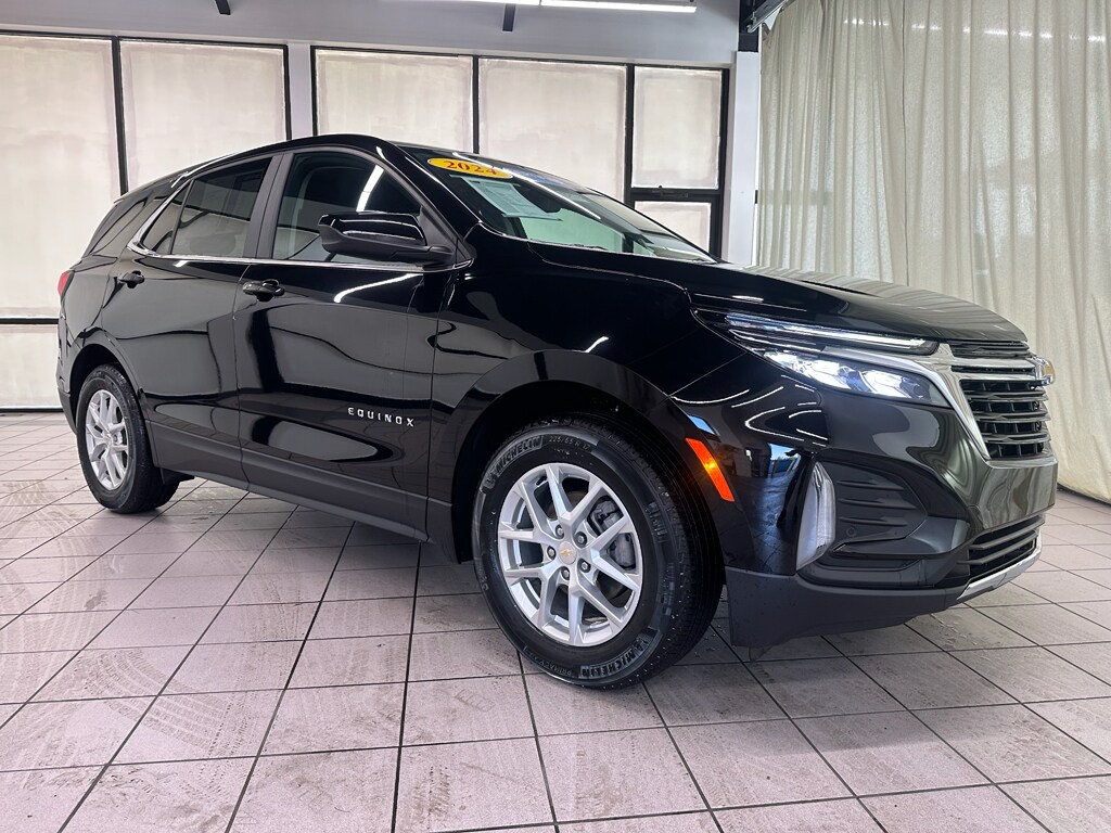 2024 Chevrolet Equinox LT photo 3