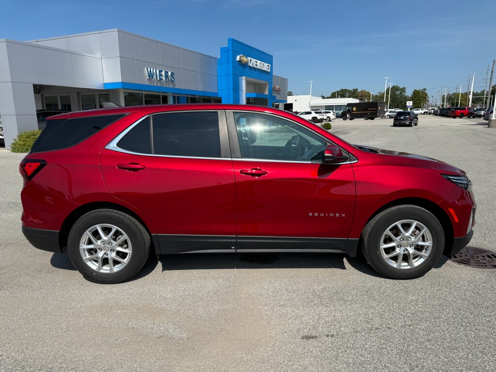 2022 Chevrolet Equinox LT photo 3