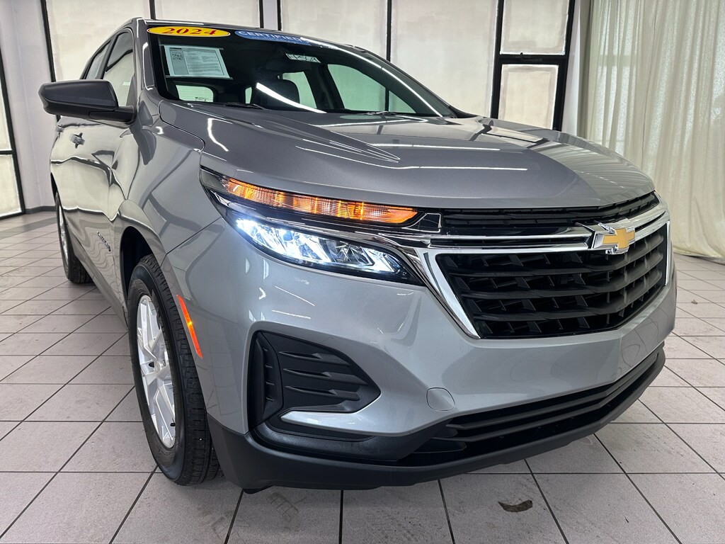 2024 Chevrolet Equinox LS photo 2