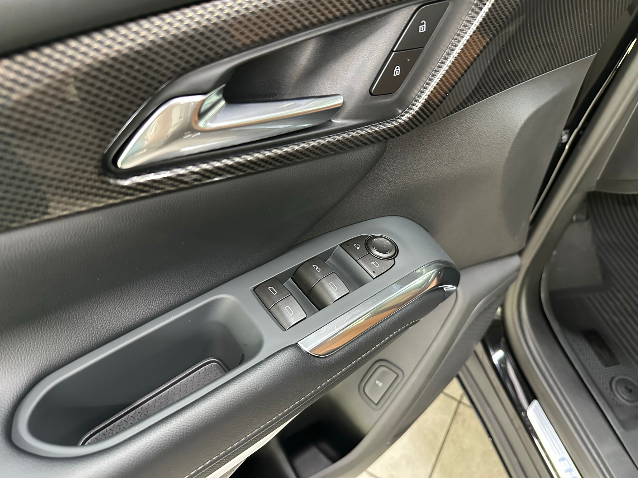 2027 Chevrolet Traverse Z71 - Photo 28