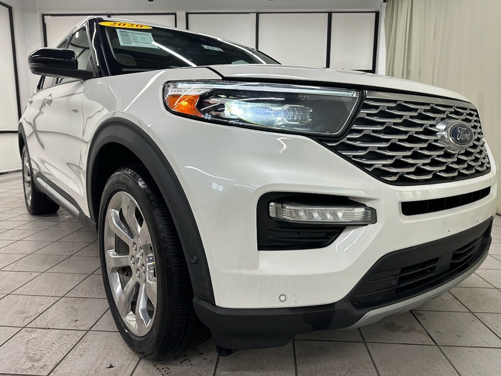 2020 Ford Explorer Platinum photo 2