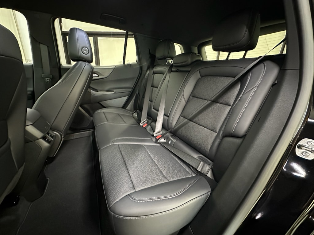 2027 Chevrolet Equinox LT - Photo 18