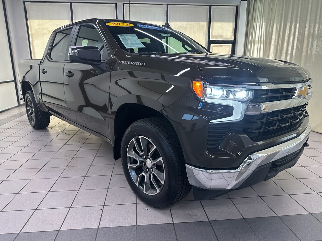 2023 Chevrolet Silverado 1500 LT photo 2