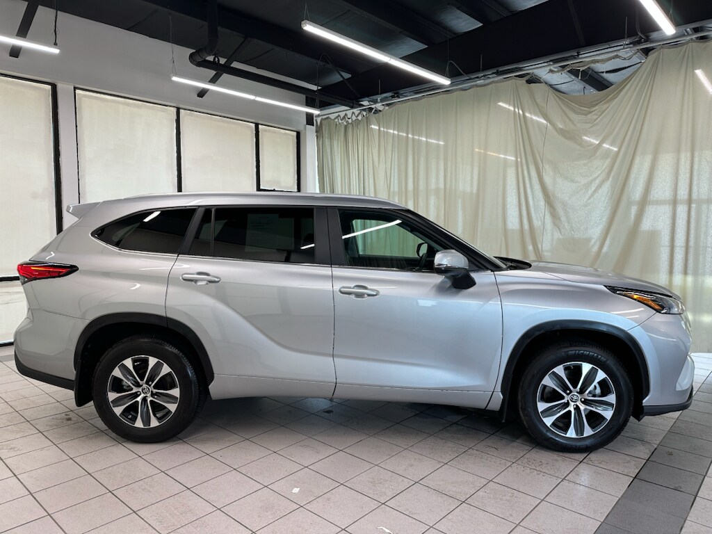 Used 2023 Toyota Highlander XLE SUV